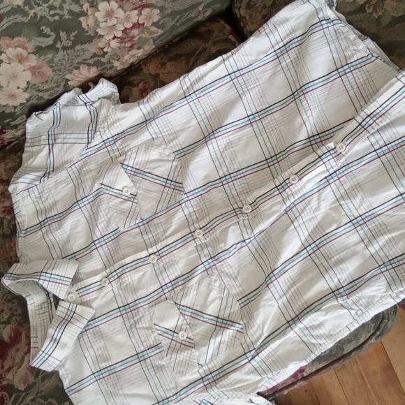 Hot Topic Other - Shout House Men's Button Down Shirt